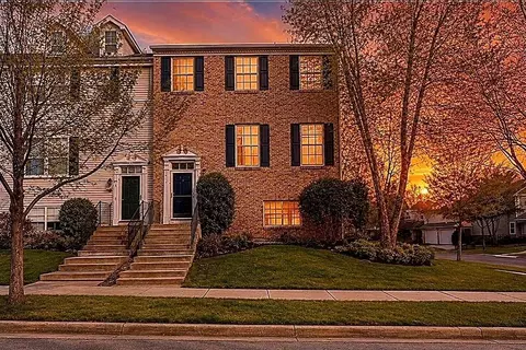 9980 Wildflower Dr, Eden Prairie, MN 55347
