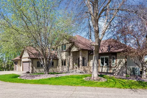 3861 Lone Cedar Ln, Chaska, MN 55318