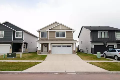 6877 17th St S, Fargo, ND 58104