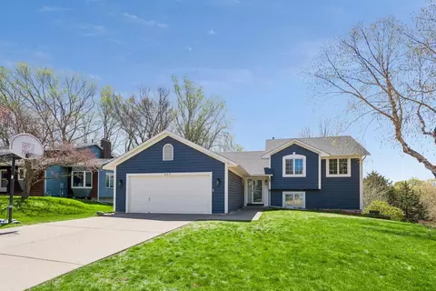 667 Liberty Heights Dr, Chaska, MN 55318