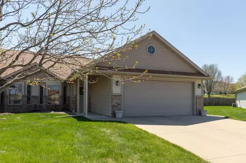 6411 Bandel Hills Ln NW, Rochester, MN 55901