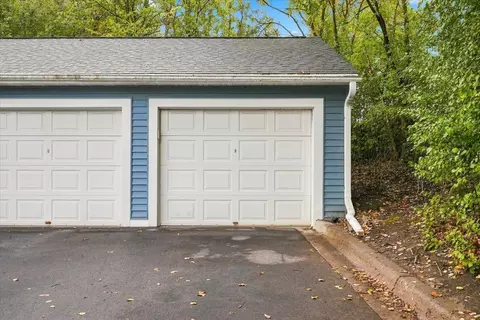 Exterior - 1381 Berry Ridge Rd #404, Eagan, MN 55123 photo 3 of 4