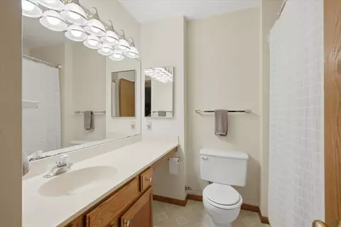 Bath - 1381 Berry Ridge Rd #404, Eagan, MN 55123 photo 2 of 2