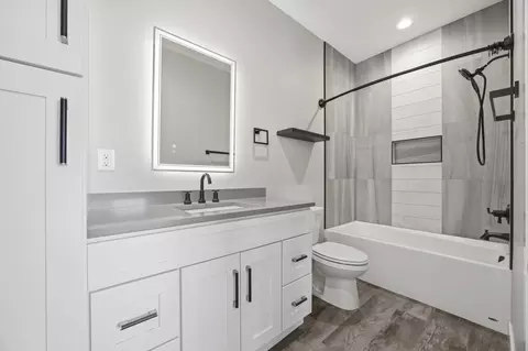 Bath - 100 Annies Way, Mapleton, ND 58059 photo 3 of 5