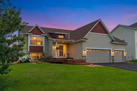 9477 Dunes Ln, Cottage Grove, MN 55016