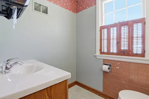 Bath - 405 Willmar Ave SW, Willmar, MN 56201 photo 2 of 2
