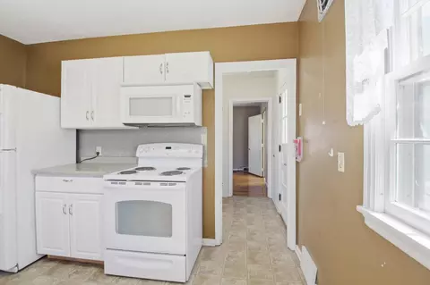Entry Way - 405 Willmar Ave SW, Willmar, MN 56201 photo 1 of 8