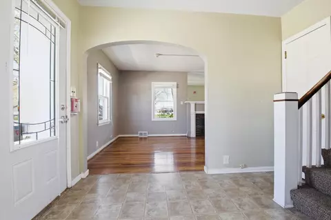 Entry Way - 405 Willmar Ave SW, Willmar, MN 56201 photo 3 of 8