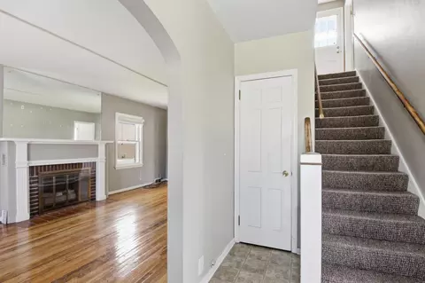 Entry Way - 405 Willmar Ave SW, Willmar, MN 56201 photo 4 of 8
