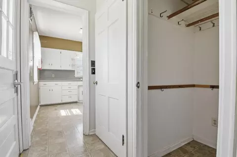 Entry Way - 405 Willmar Ave SW, Willmar, MN 56201 photo 2 of 8