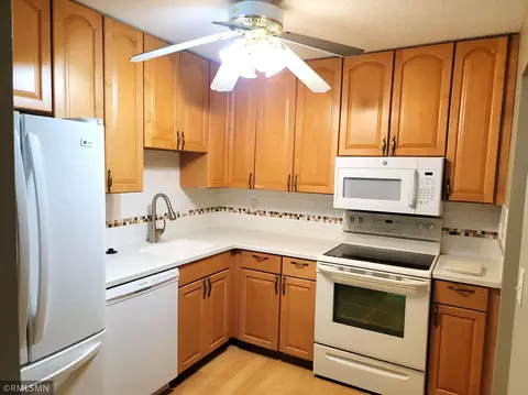 Kitchen - 1871 Silver Bell Rd #321, Eagan, MN 55122 photo 3 of 3