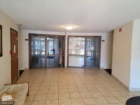 Entry Way - 1871 Silver Bell Rd #321, Eagan, MN 55122 photo 2 of 2