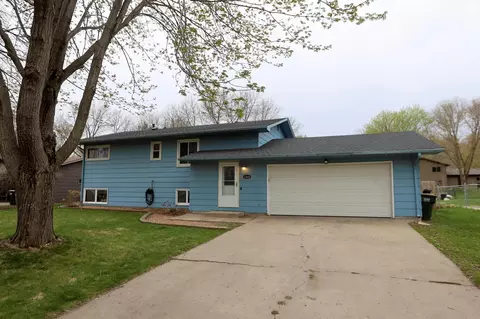 1468 Loren St, Saint Peter, MN 56082