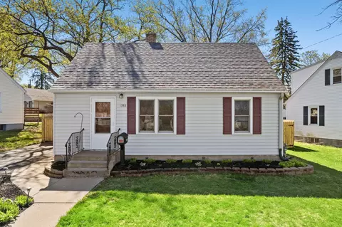 1988 Memory Ln, North Saint Paul, MN 55109