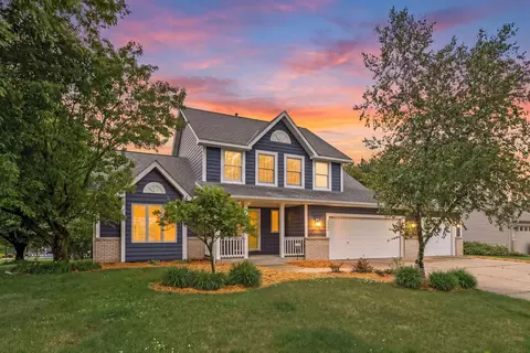 4441 Hillvale Ave N, Oakdale, MN 55128