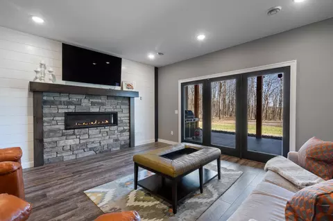 Living - 3960 Peyton Ln, Duluth, MN 55811 photo 4 of 4