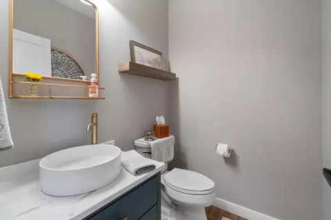 Bath - 3960 Peyton Ln, Duluth, MN 55811 photo 1 of 6