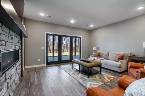 Living - 3960 Peyton Ln, Duluth, MN 55811 photo 3 of 4