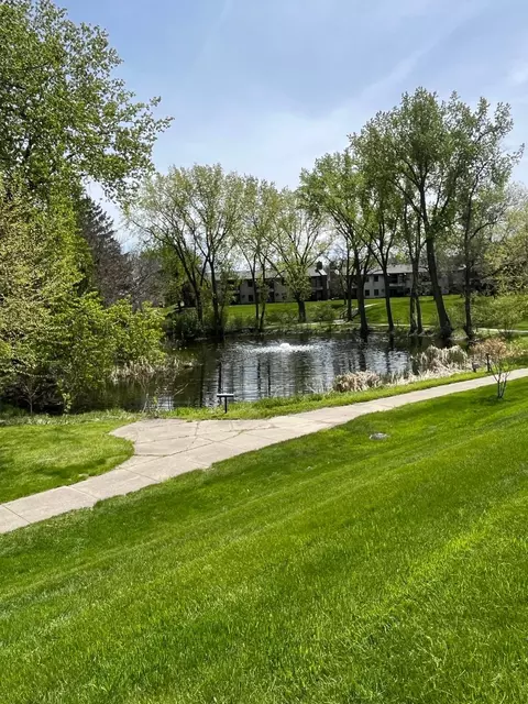 1577 Millpond Ct #77, Chaska, MN 55318