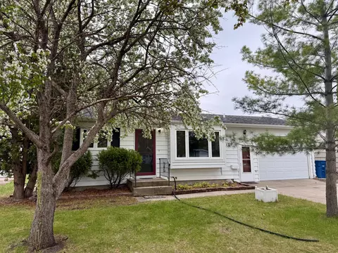 1711 11th Ave N, Moorhead, MN 56560