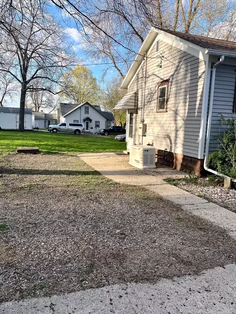 Exterior - 315 Morrison Ave, Jackson, MN 56143 photo 3 of 4