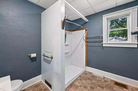 Bath - 315 Morrison Ave, Jackson, MN 56143 photo 2 of 3