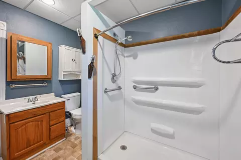 Bath - 315 Morrison Ave, Jackson, MN 56143 photo 1 of 3