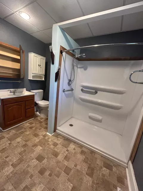 Bath - 315 Morrison Ave, Jackson, MN 56143 photo 1 of 1