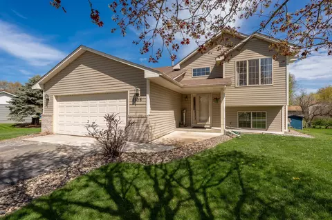 1105 Apgar St S, Shakopee, MN 55379
