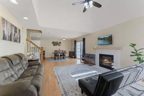 8706 Quarry Ridge Ln #D, Woodbury, MN 55125