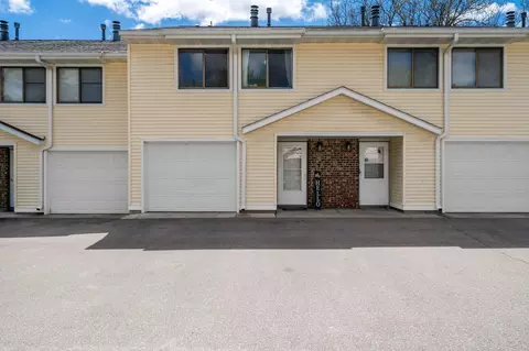 3235 Hill Ridge Dr, Eagan, MN 55121