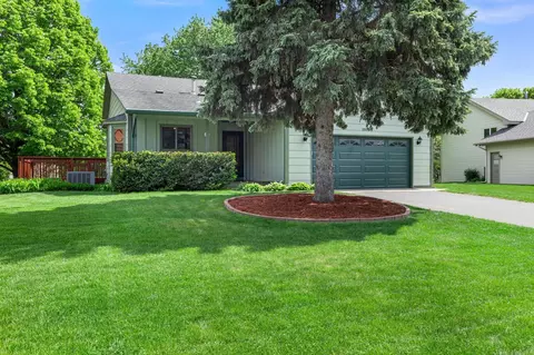 1009 Gramsey Pl, Burnsville, MN 55306