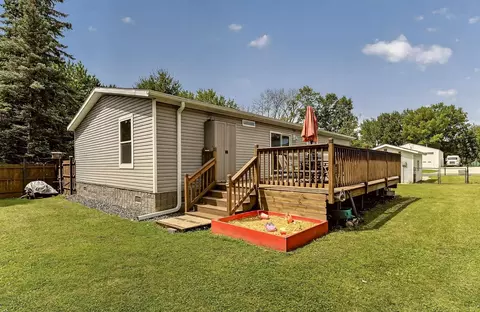 Exterior - 405 N Pleasant Ave, Spring Valley, MN 55975 photo 4 of 6