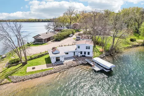 9990 Bonnie Glen Pkwy, Chisago City, MN 55013