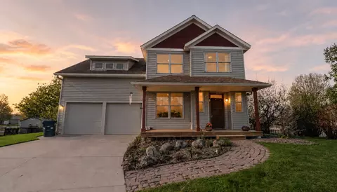 1904 Lake Dr, Northfield, MN 55057
