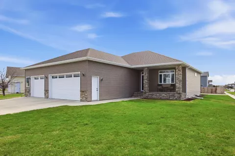 825 18th Ave W, West Fargo, ND 58078