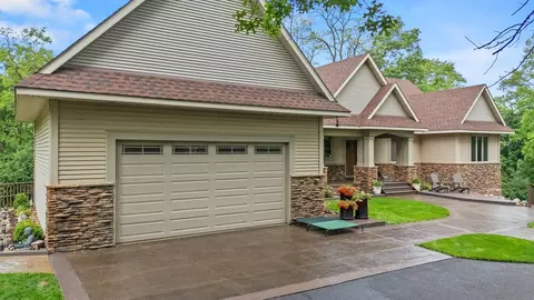 499 8th St, Hudson, WI 54016