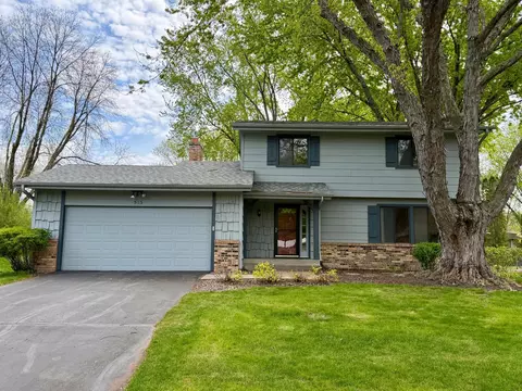 513 Laredo Ln, Chanhassen, MN 55317