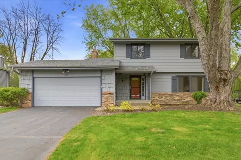 513 Laredo Ln, Chanhassen, MN 55317