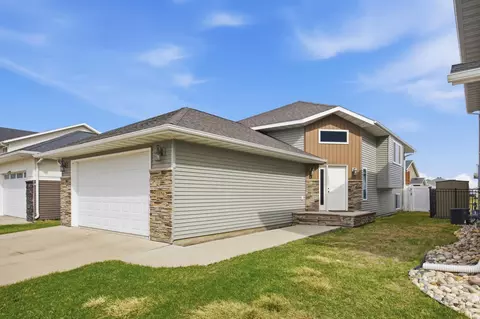 1106 Eaglewood Ave, West Fargo, ND 58078