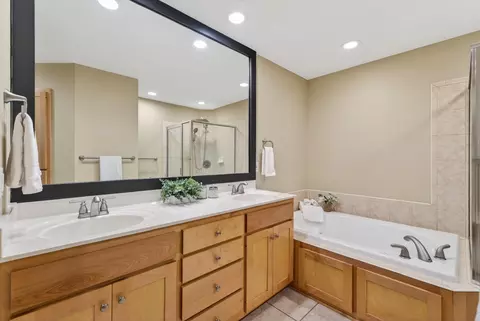 Bath - 4895 Eagle Ridge Rd, Independence, MN 55357 photo 2 of 5