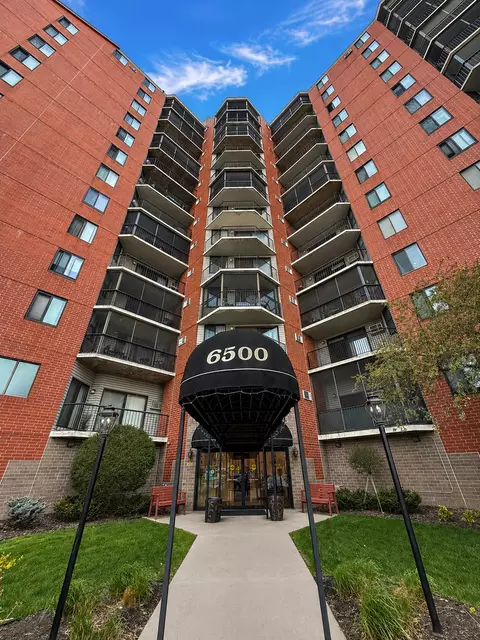 6500 Woodlake Dr #707, Richfield, MN 55423