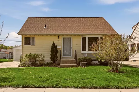 2004 18th St NW, Rochester, MN 55901