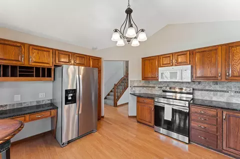 Kitchen - 1407 Rebecca Ln, Eagan, MN 55122 photo 2 of 3
