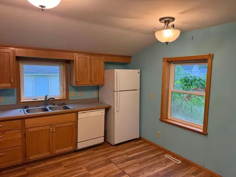 605 Division St W, Faribault, MN 55021 photo 2