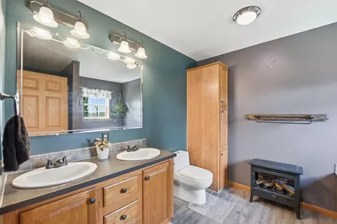 Bath - 7405 160th St, Milaca, MN 56353 photo 2 of 3