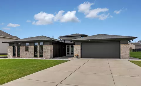 2137 Tamarack Dr, Saint Cloud, MN 56301