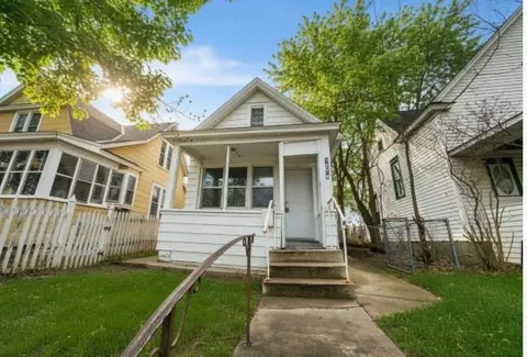 1274 Edgerton St, Saint Paul, MN 55130