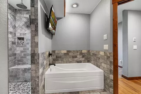 Bath - 22546 182nd Ave, Cold Spring, MN 56320 photo 1 of 7