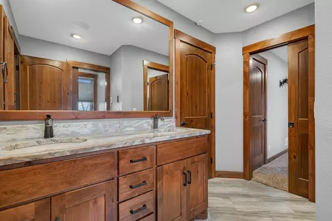 Bath - 22546 182nd Ave, Cold Spring, MN 56320 photo 5 of 7